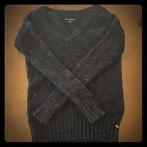 Navy v-neck pullover